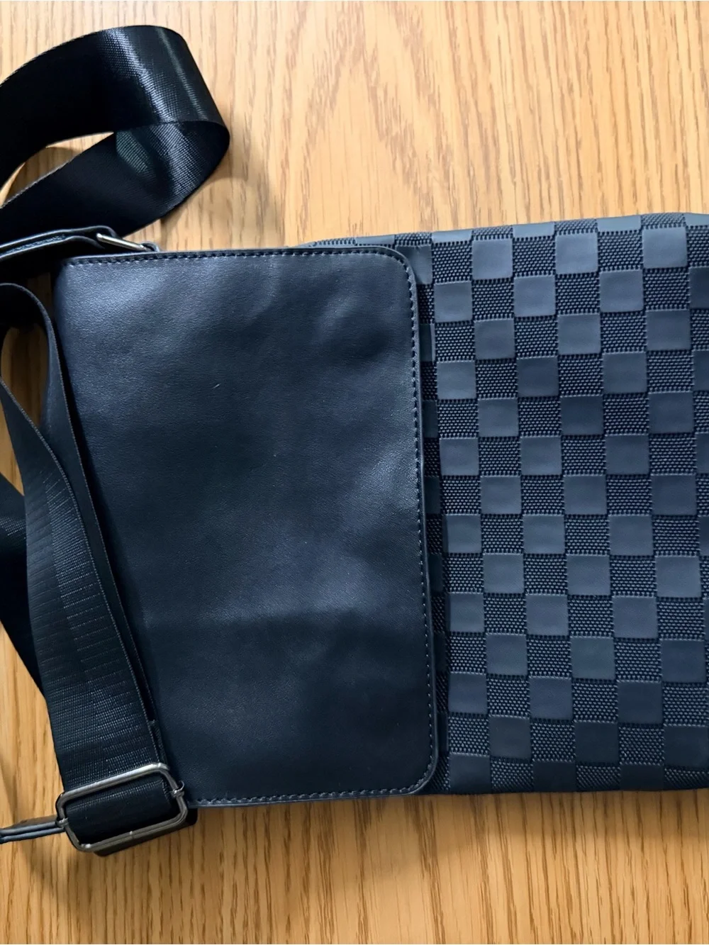 Men's Black Checkered Crossbody Shoulder Bag - Stylish Everyday Carry